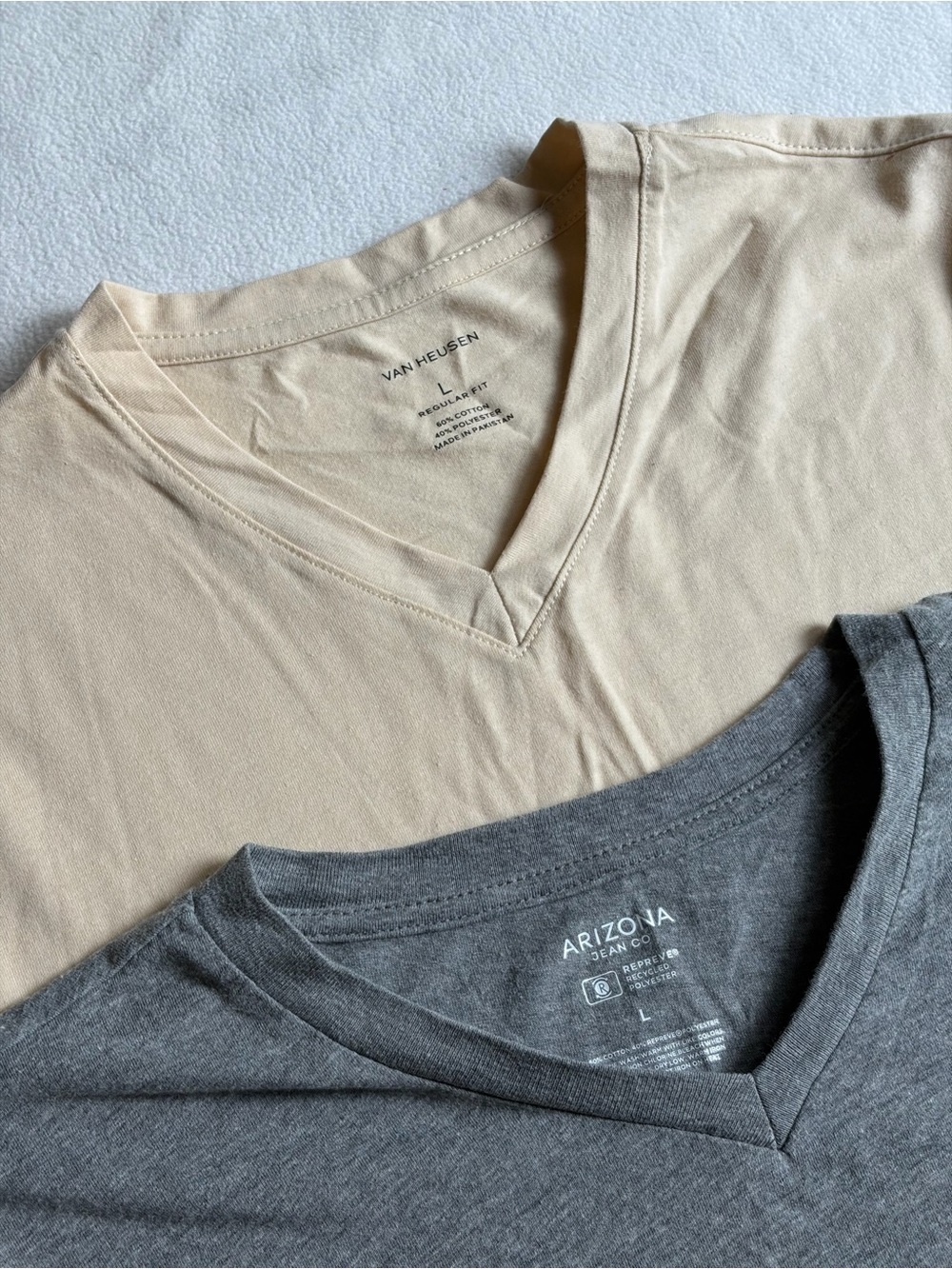 Van Heusen & Arizona Men’s V-Neck T-Shirt Lot Size Large Gray Beige Top Bundle